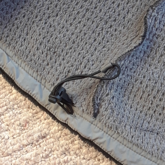 Patagonia polartec womens jacket, perfect for someone who’s always cold - Picture 6 of 7